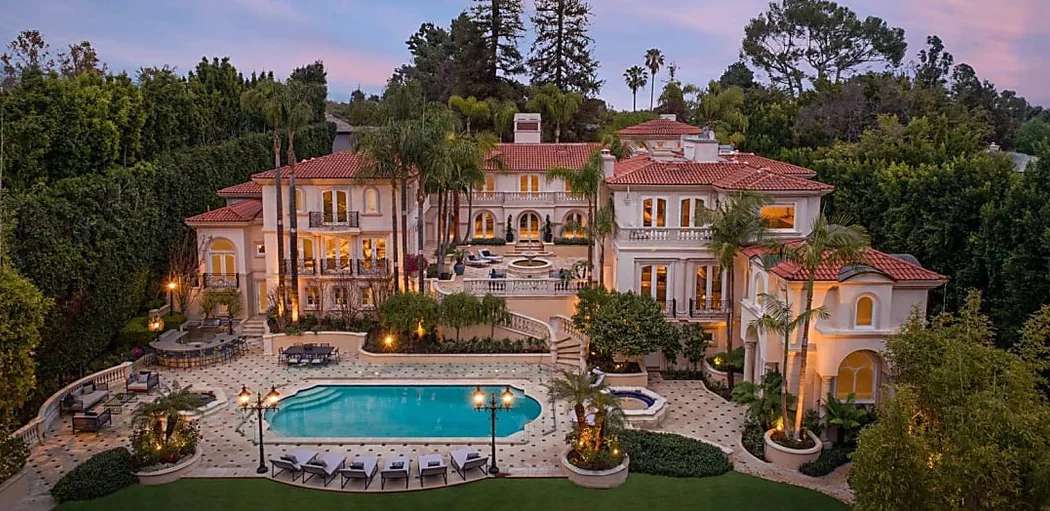 Outbrain Ad Example 52256 - Discover The Most Luxurious Homes In Los Angeles