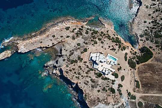 Outbrain Ad Example 48385 - A Greek Home So Remote It’s Almost Like Having Your Own Private Island