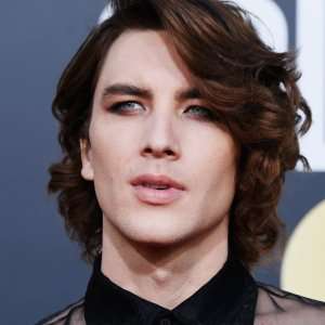 Zergnet Ad Example 58823 - Cody Fern’s Golden Globes 'Goat Shoes' Drive The Internet WildPageSix.com