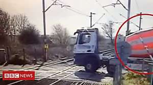 Outbrain Ad Example 47156 - Lorry Stuck On Crossing Almost Struck By Train
