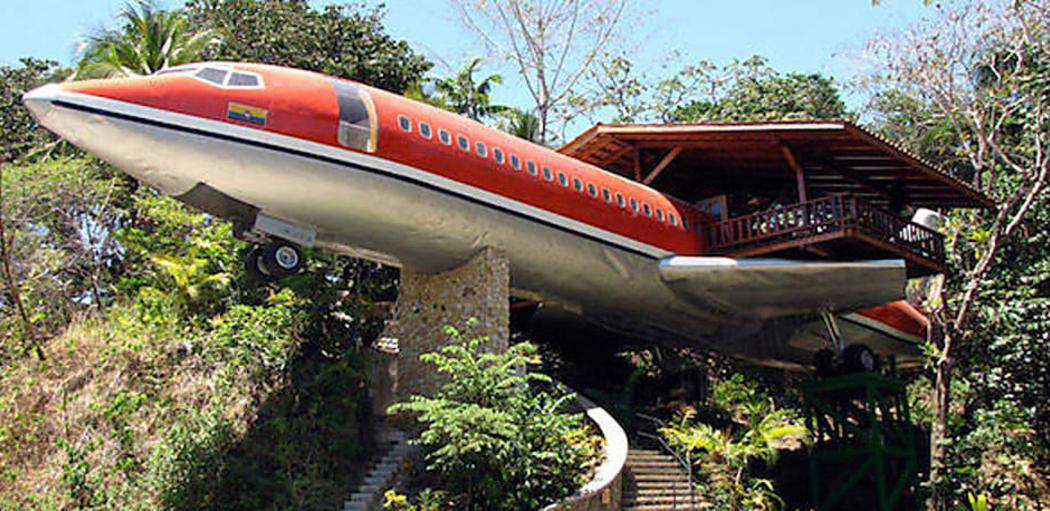 Outbrain Ad Example 59975 - [Pics] Man Buys Old Airplane For $100K And Turns It Into Dream Home. Look Inside