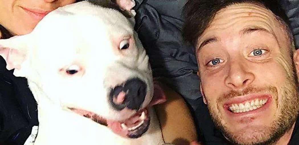 Outbrain Ad Example 53206 - [Photos] Guy Posts Selfie With His Dog And People Instantly Call 911