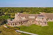 Outbrain Ad Example 46878 - Barack And Michelle Obama Reportedly Close Deal For $11.75 Million Martha’s Vineyard Estate