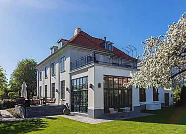 Outbrain Ad Example 36436 - A Home Built For An Italian Ambassador To Denmark Has Been Completely Restored