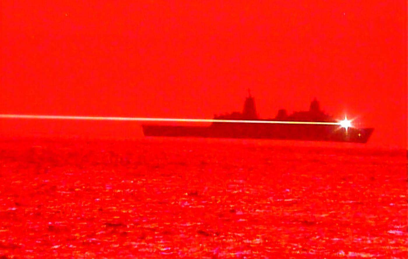Taboola Ad Example 38931 - Marinha Dos EUA Testa Canhão Laser Montado Em Navio; Assista