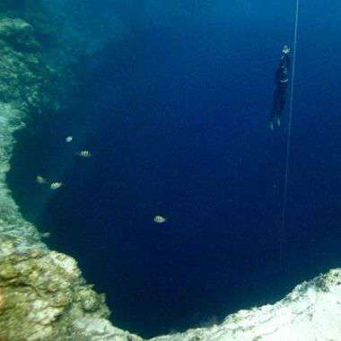 Yahoo Gemini Ad Example 46167 - Divers Reach Bottom Of Blue Hole For First Time
