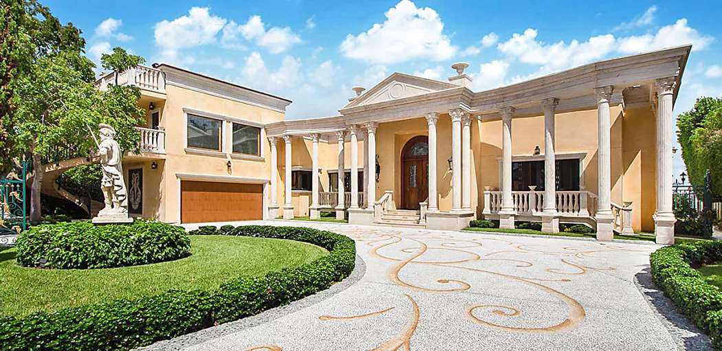 Outbrain Ad Example 46952 - Romanesque Villa With 175 Feet Of Open Waterfront On Miami’s Venetian Islands