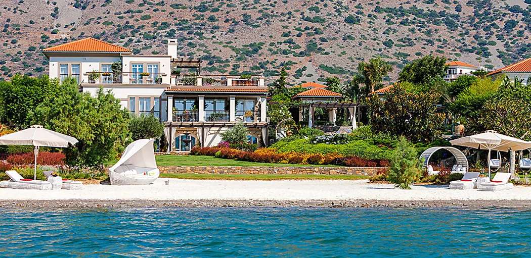 Outbrain Ad Example 56934 - A Villa With A Private Beach—and Lots Of Eco-Friendly Technologies—in Crete