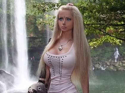 RevContent Ad Example 52136 - Human Barbie Takes Off Makeup, Doctors Have No Words