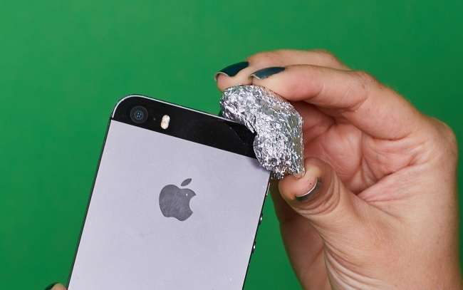 Taboola Ad Example 61091 - [Slideshow] A Piece Of Aluminum Foil May Change The Way You Use Your Phone!