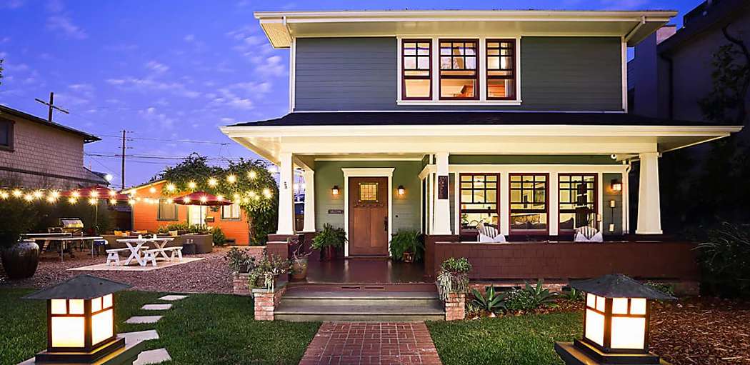 Outbrain Ad Example 47152 - A Double Lot Craftsman House In Venice, California