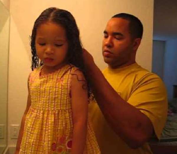 Taboola Ad Example 38412 - Dad Puts Listening Device In Daughter’s Hair To Catch Teacher In The Act