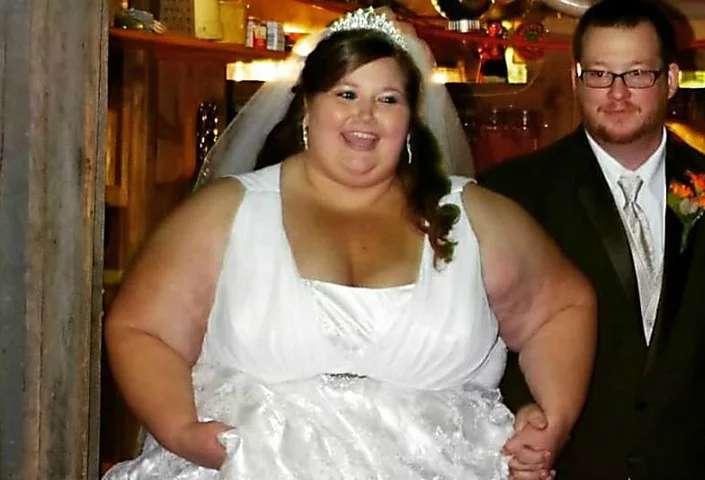 Outbrain Ad Example 57220 - [Pics] Is This The Most Inspiring New Year's Resolution Ever? Couple Loses Over 400 Lbs In Just 18 Months