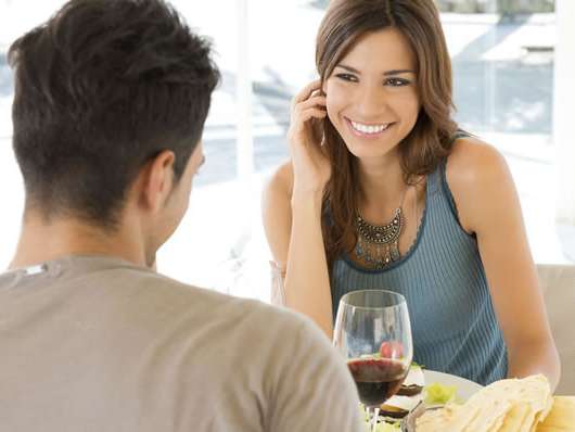 RevContent Ad Example 57892 - 10 Crazy Things Women Like To Do On A First Date