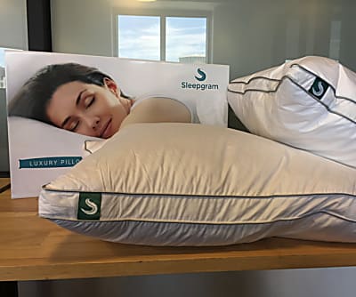 Taboola Ad Example 2850 - The Best Pillow I Have Ever Bought...