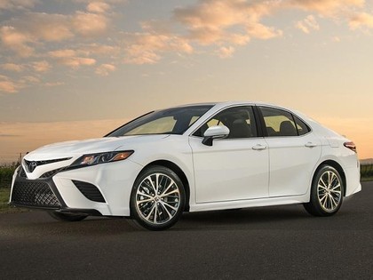 RevContent Ad Example 2717 - 2018 Toyota Camry, The Best Selling Car In America