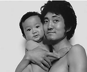 Taboola Ad Example 9298 - Father And Son Take The Same Photo For 27 Years - The Last One Will Make You Cry