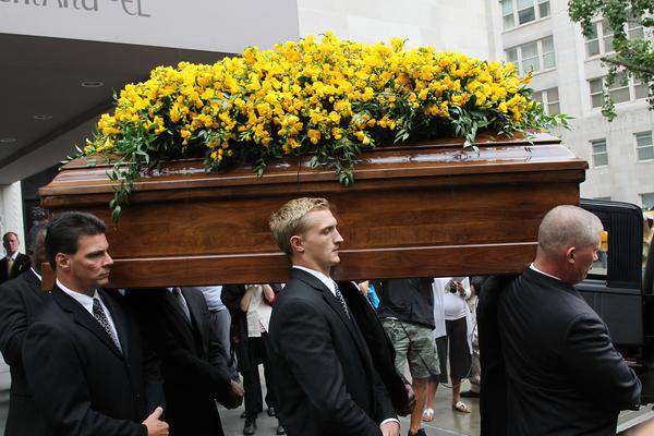 Taboola Ad Example 59326 - Incredible Funeral Plan Sweeps London