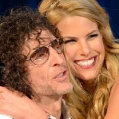 Zergnet Ad Example 66723 - Howard Stern's Marriage Is Way More Bizarre Than You ThoughtNickiSwift.com