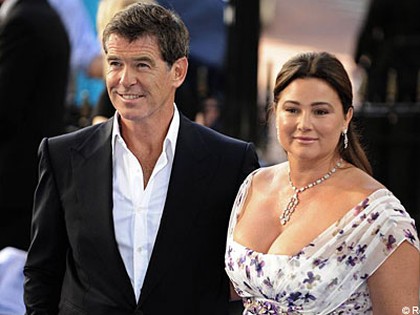RevContent Ad Example 11158 - Pierce Brosnan's Wife Lost 105lb - Try Not To Gasp!