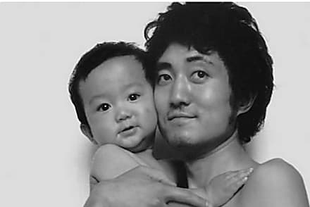 Taboola Ad Example 12859 - Father And Son Take The Same Photo For 27 Years! Don't Cry When You See The Last One!