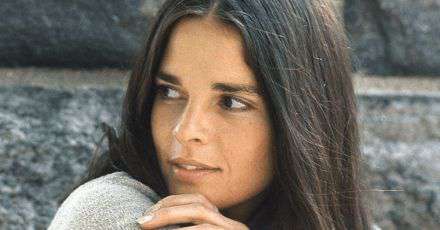 Yahoo Gemini Ad Example 32497 - Ali MacGraw At 81 Is Certainly Easy On The Eyes