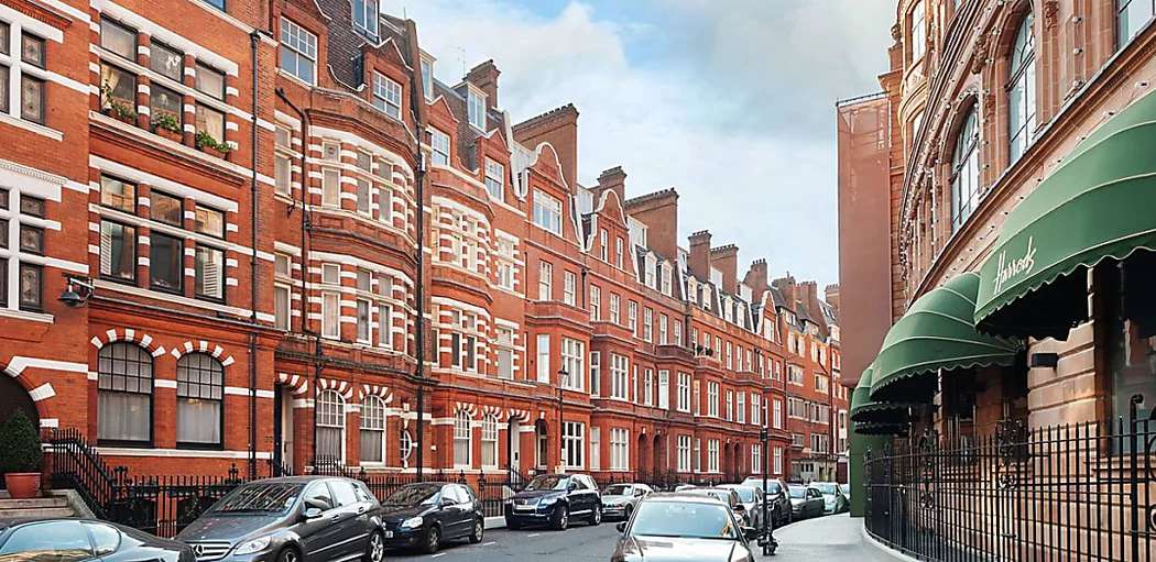 Outbrain Ad Example 46159 - Victorian Townhouse Across From Harrods In London Sells For £21.5M