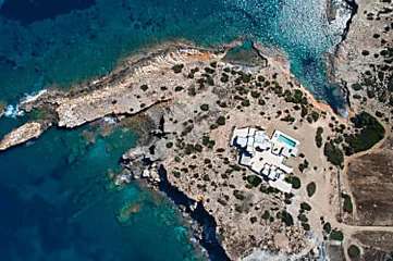 Outbrain Ad Example 48550 - A Greek Home So Remote It’s Almost Like Having Your Own Private Island