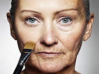 RevContent Ad Example 11227 - London Grandma Stuns Doctors By Removing Her Wrinkles With This 4 Tip