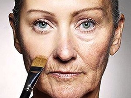 RevContent Ad Example 4318 - London Granny Stuns Doctors By Removing Her Wrinkles With This 4 Tip