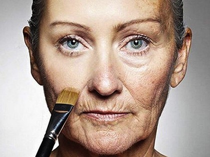 RevContent Ad Example 4348 - London Granny Stuns Doctors By Remoiving Her Wrinkles With This 4 Tip