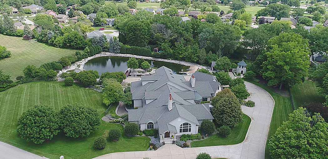 Outbrain Ad Example 47795 - This Sprawling Suburban Chicago Estate Has Its Own Airplane Hangar And Runway