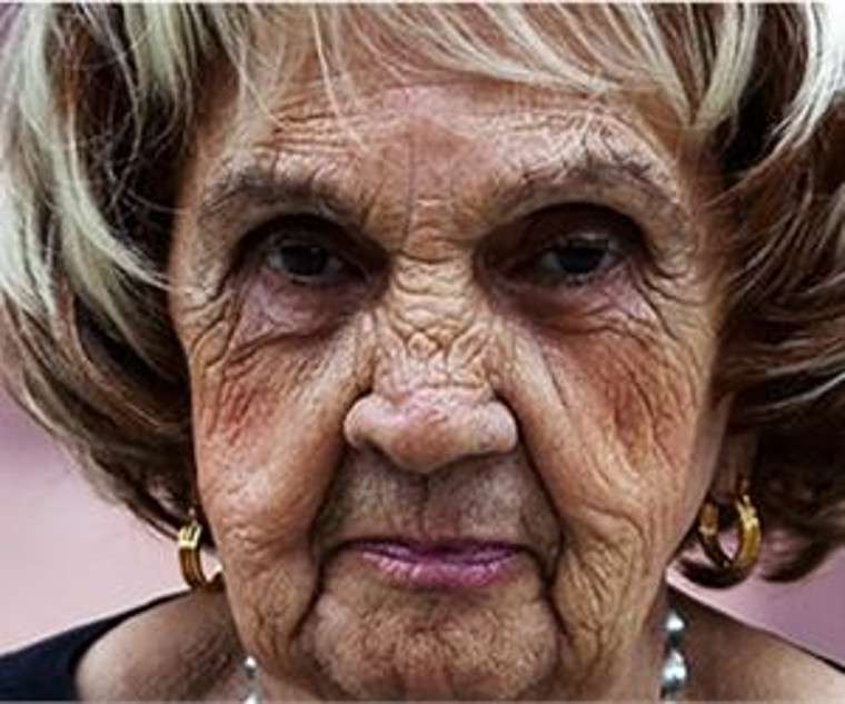 RevContent Ad Example 45220 - Grandma 's Wrinkle Remedy Stuns TV Judges: Forget Surgery, Do This Once Daily