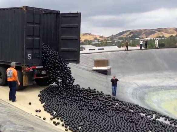 RevContent Ad Example 55082 - Here's Why A Las Vegas Lake Is Covered In 96 Million Floating Black Balls