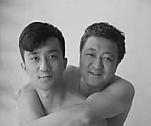 Taboola Ad Example 5553 - Father And Son Take Same Photo For 25 Years! Don't Cry When You See The Last One!