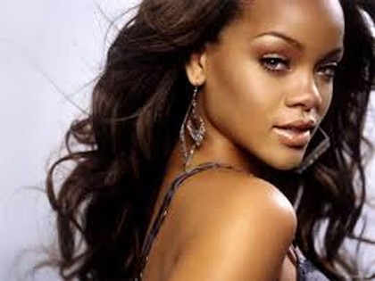 RevContent Ad Example 7524 - You Won't Believe What Rihanna Bought!