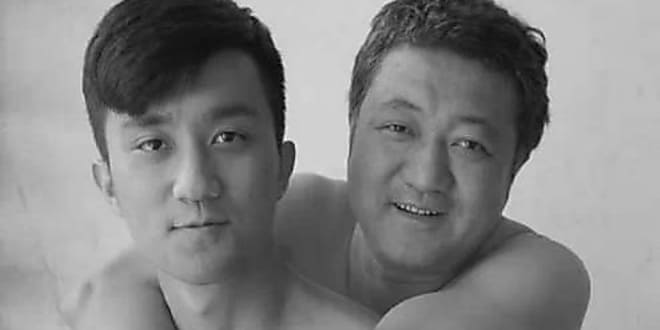 Taboola Ad Example 6045 - Father And Son Take Same Photo For 25 Years! Don't Cry When You See The Last One!
