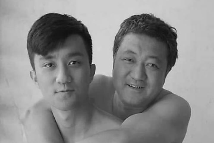 Taboola Ad Example 15435 - Father And Son Take Same Photo For 25 Years! Don't Cry When You See The Last One!