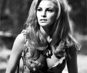 Content.Ad Ad Example 6121 - Raquel Welch Hasn't Aged And Still Looks Like A Goddess
