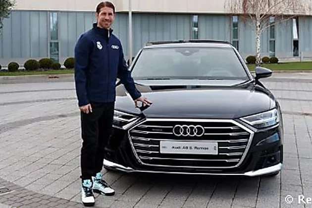 Outbrain Ad Example 47641 - Audi Present The Official Vehicles To The Football First Team Squad
