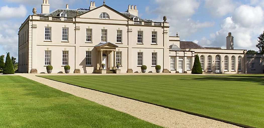 Outbrain Ad Example 31438 - £5 Million English Manor House Hits The Market