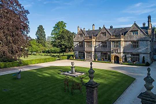Outbrain Ad Example 44464 - Restored Jacobean Manor Selling For Second Time In 400 Years