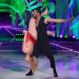 Zergnet Ad Example 53286 - 'Dancing With The Stars' Wardrobe Malfunctions You Can't Unsee