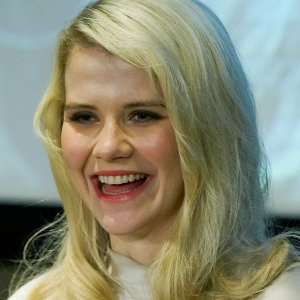 Zergnet Ad Example 56619 - What Elizabeth Smart Thinks About Father's Coming Out ConfessionRadaronline.com