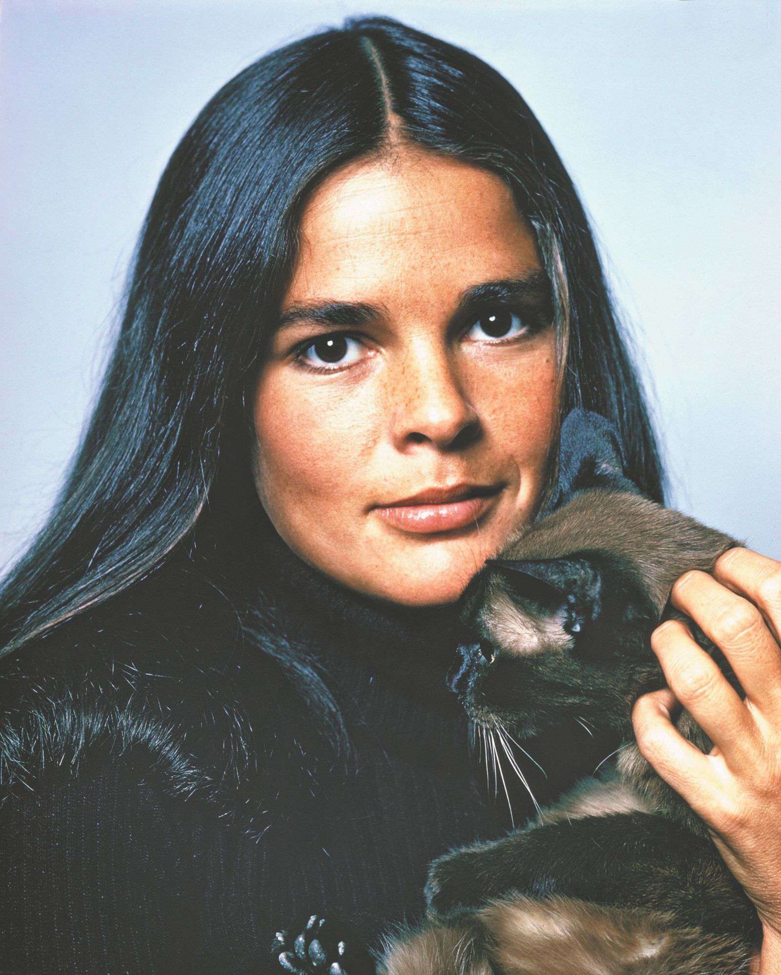 Taboola Ad Example 30463 - Ali MacGraw Is Almost 85, Try Not To Smile When You See Her Now