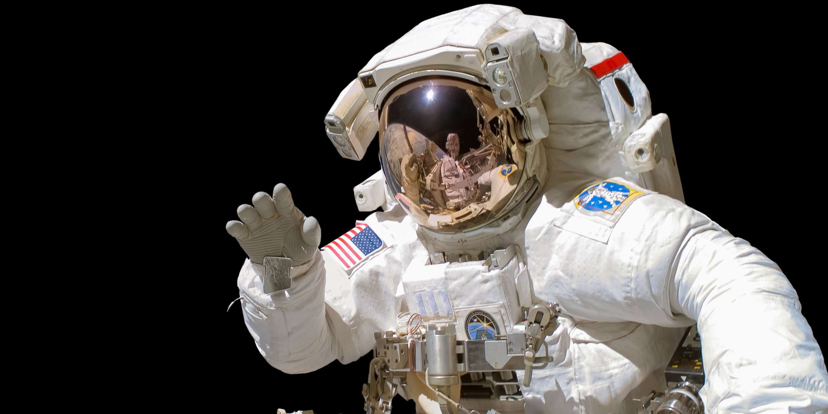 Taboola Ad Example 48640 - Here's Why NASA Spacesuits Are White
