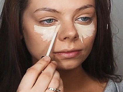 RevContent Ad Example 4349 - London Mum Reveals Eye-Bag Remedy: Forget Surgery, Do This Once Daily Instead