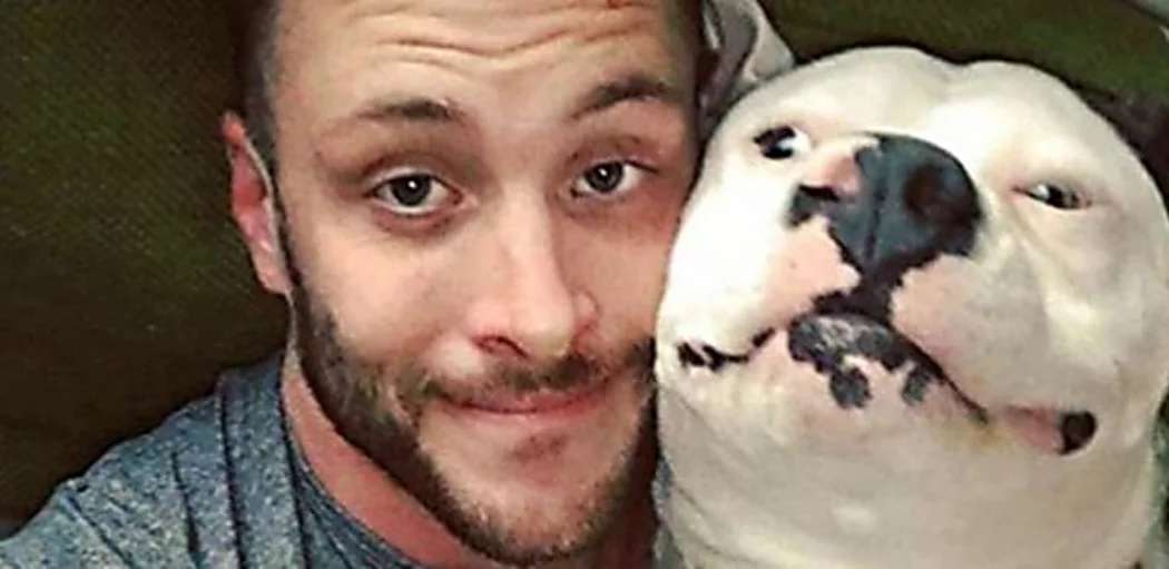 Outbrain Ad Example 52542 - [Photos] Guy Posts Selfie With His Dog And People Instantly Call 911