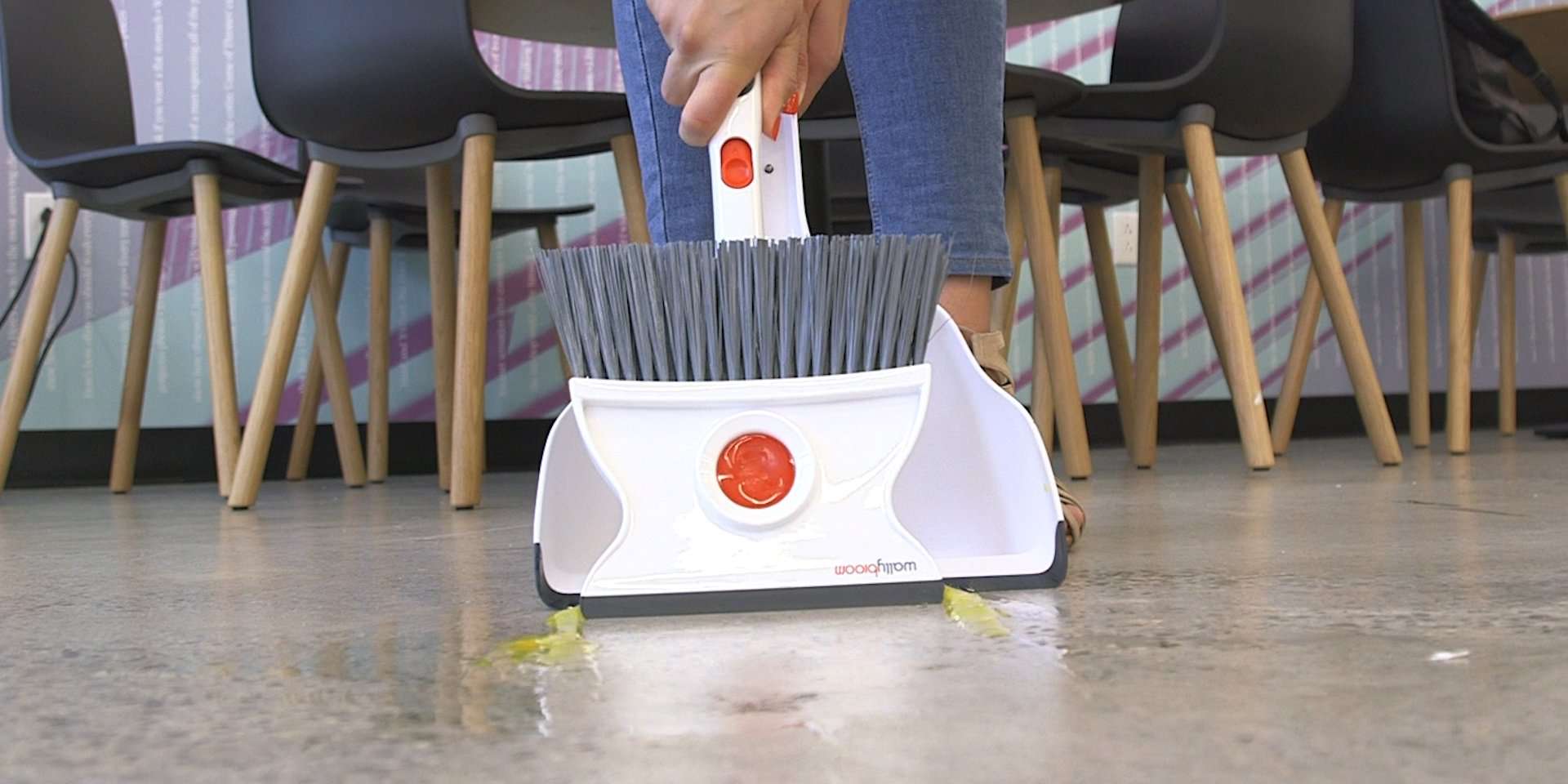 Taboola Ad Example 55823 - This Broom Can Clean Both Wet And Dry Spills