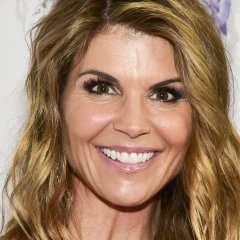 Zergnet Ad Example 66860 - The Surprising Thing Lori Loughlin Did Before Her Court DateAol.com